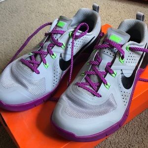 Women’s Nike Metcon 1 - Size 9